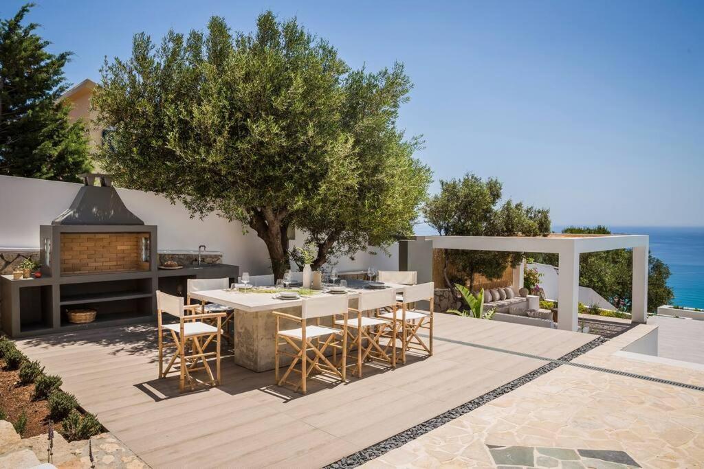 Lourdas White Villa Lourdata  Buitenkant foto