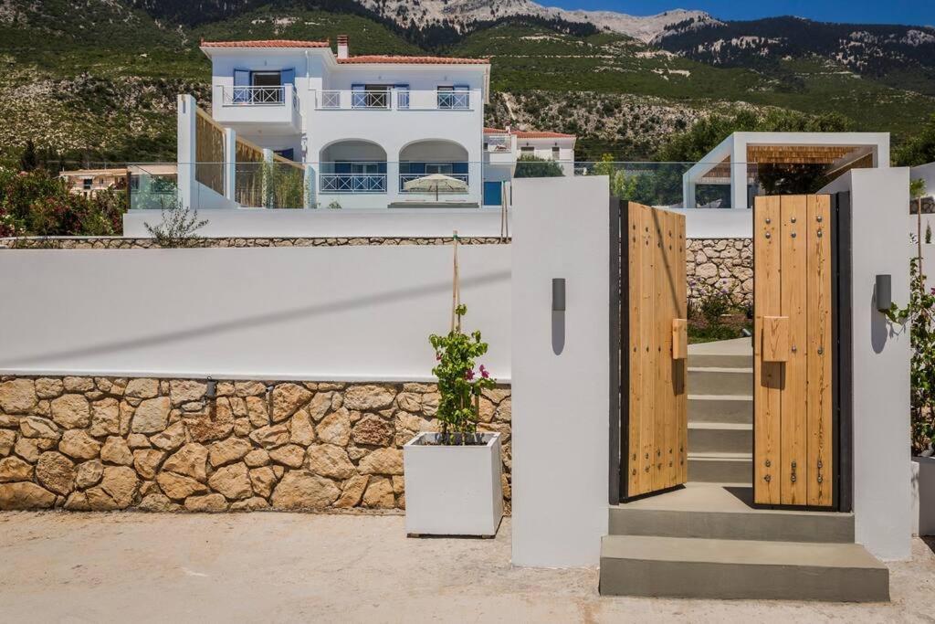 Lourdas White Villa Lourdata  Buitenkant foto