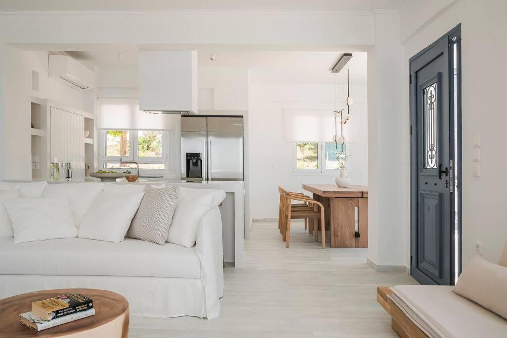 Lourdas White Villa Lourdata  Buitenkant foto